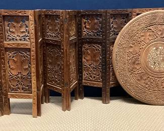 Small Divider With Wall Decor