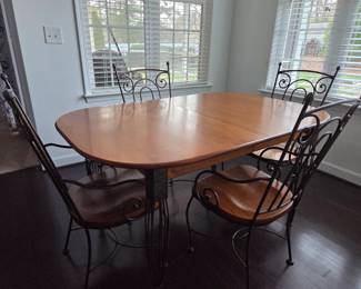 Expandable table with 4 chairs, wood and metal, sturdy