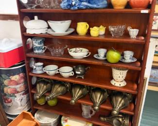 small gold shelves, vintage mugs, kitchen items