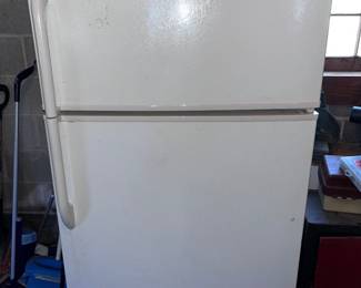 GE REFRIGERATOR 