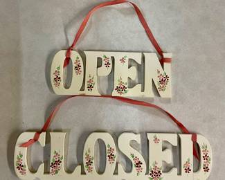 Open/Closed Pendant Sign Pair