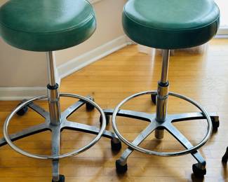 Pneumatic rolling stools, five legs vintage