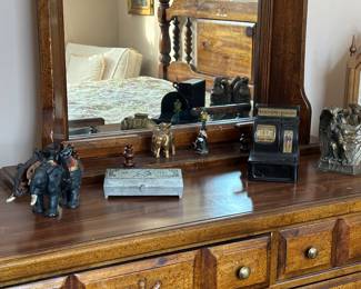 Mantle clock, Gothic steeple two finials