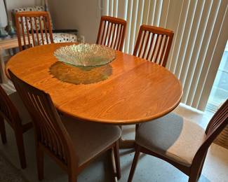 Gudme Mobelfabrik Denmark Teak dining table with 6 chairs 1 leaf 