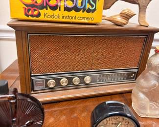 Vintage tabletop tube radio with cloth speaker grill, wood cabinet