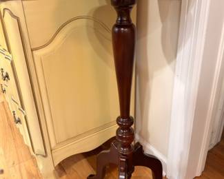 Antique mahogany pedestal plant stand with turned column
