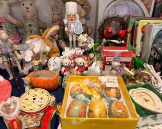 Assorted collectibles lot, stuffed animals, Christmas ornaments, figurines, decorative plates
