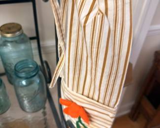 6-piece fondue fork set, vintage blue Mason jar, assorted kitchen items