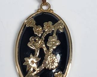 Vintage Ming's 14k yellow gold and black pendant