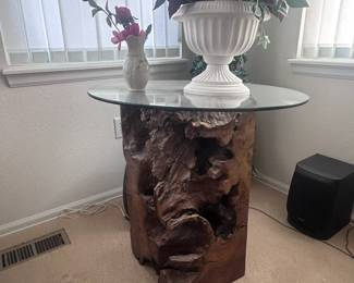 Furn Hand Carved Accent Table