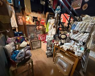 Linen, Pillowcases, Dollies, etc.