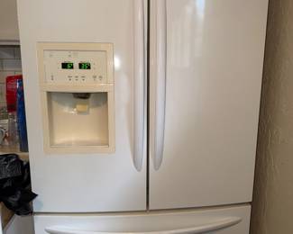Refrigerator 