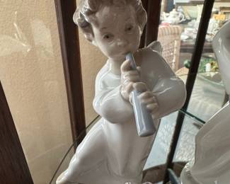 Lladro Porcelain Figurine - Angel Playing Flute (Model 4540)