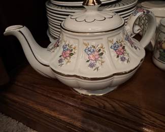 Elegance Ironstone Teapot and Villeroy & Boch Basket Mugs Set