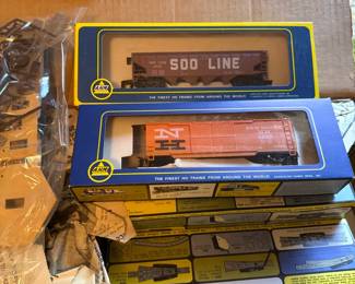 AMTI HO Scale Train Set second image