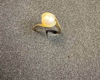 14K Yellow Gold Swirl Pearl Ring
