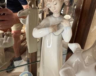 Lladro "Nina Con Guitarra" Porcelain Figurine