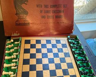 Druekes Chess Primer Complete Set of Large Chessmen and Chess Board