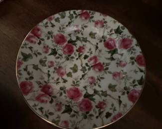Country Corner "Flowers n' Things" Rose Pattern Plate