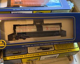 AMTI HO Scale Train Set third image