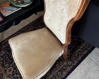 Victorian Walnut Ladies Parlor Chair