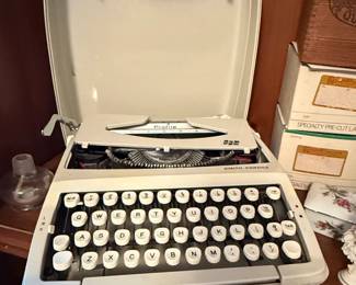 s SmithCorona Profile Portable Typewriter