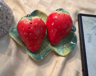 Ceramic Strawberry Salt and Pepper Shakers with Leaf Dish