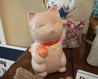 Vintage Japanese Maneki Neko Cat Figurine