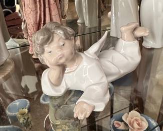 Lladro Porcelain Figurine - Angel Dreaming