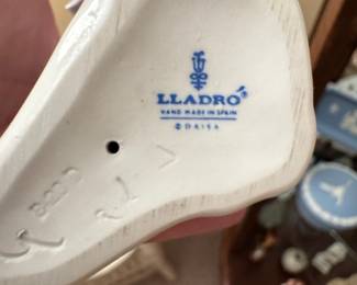 Lladro Porcelain Figurine - Angel Playing Flute (Model 4540)