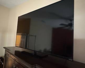 VIZIO D50U-B1 50-Inch 4K UHD Smart LED TV