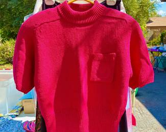 Vintage Short Sleeve Sweater - SO MANY BEAUTIFUL SWEATERS