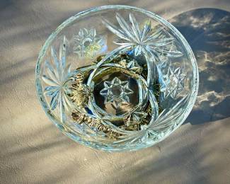 Vintage MEMENTOS Starburst pattern dish with decorative gold-colored metal base