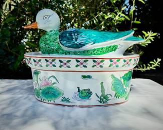 MCM  Chinese porcelain duck tureen