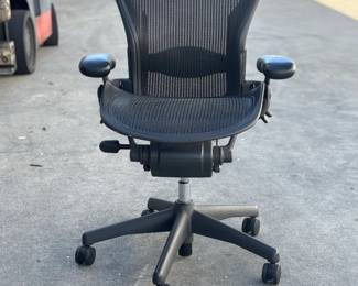 Herman Miller Aeron Chair Size B
