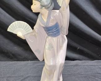 Lladró 5377 "A Touch of Class" figurine
