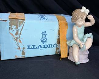 Lladró 5107 figurine Little Ballet Girl
