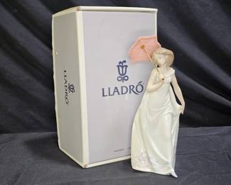 Lladró Figurine Afternoon Promenade #7636
