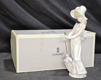 Lladró #7618 "Garden Song" figurine
