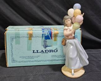 Lladro Balloon Seller Vendedora de Globos #5141
