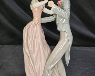 Lot 118 | Lladró #1372 "Anniversary Waltz" - Retired
