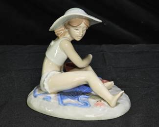 Vintage Lladró Figurine #5488 SANDCASTLES
