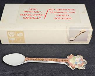 Lladró #1548.4 Retired "Brown Spoon"
