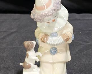  Lladro #5279 "Pierrot with Concertina"
