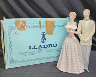  Lladró 5540 'An Evening Out' Figurine 5540 Signed
