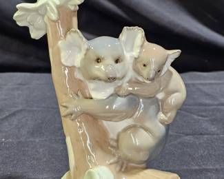 Lladró 5461 "Koala Love" figurine Retired
