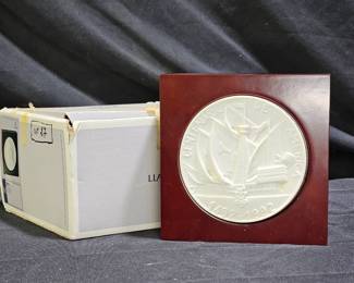 Lladró 5808 figurine New World Medallion, Limited
