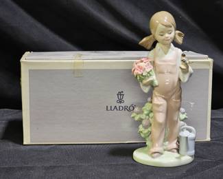 Lladró "Spring" Primavera Infantil Figurine #5217
