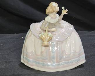 Lladró 5411 Teresa Retired! Mint Condition
