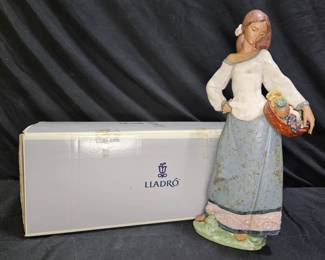 The Lladró 12229 retired figurine "Seasonal Gift"
